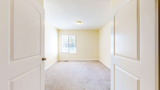 Building Photo - Well Maintain West Side Single Story 3 bedroom 2 bathroom home with 2 car garage