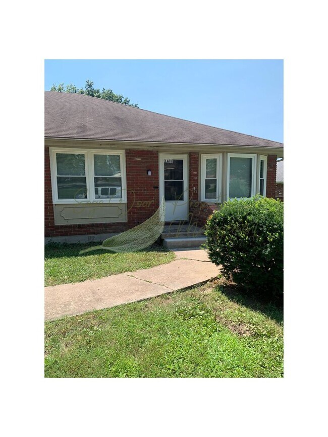 Building Photo - 3 BEDROOM IN BLUE SPRINGS!!!