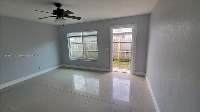 Building Photo - 730 NE 46th Ct