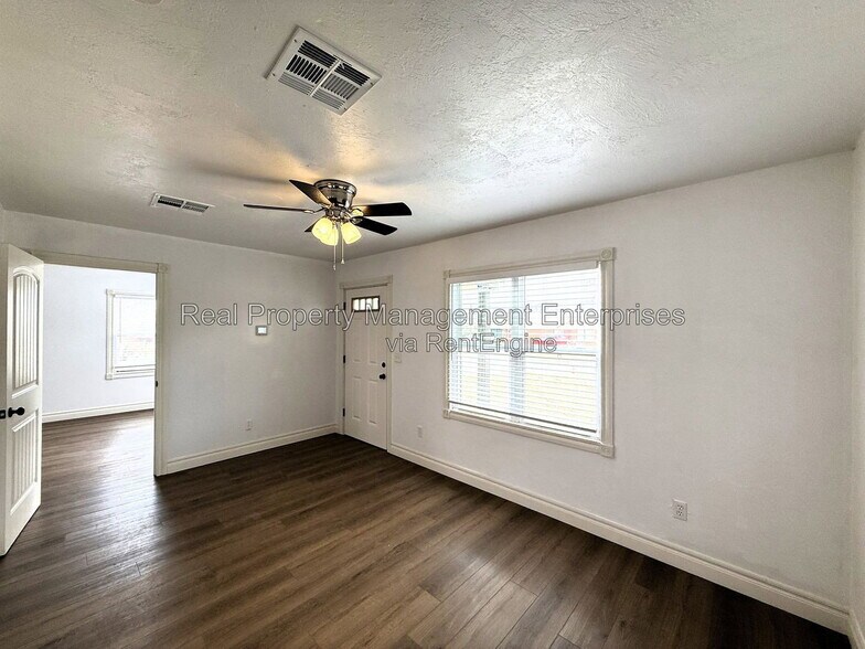 Building Photo - 418 S Main Ave