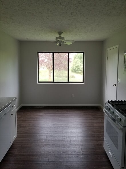 Dining Area - 4215 Manhattan E