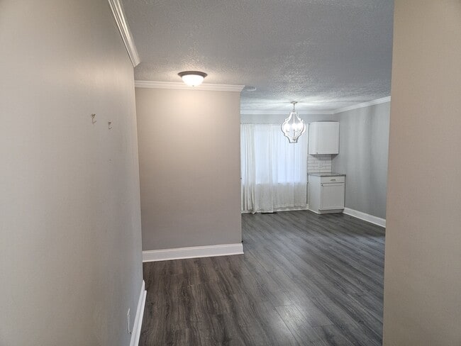 Building Photo - 1818 Cherokee Dr