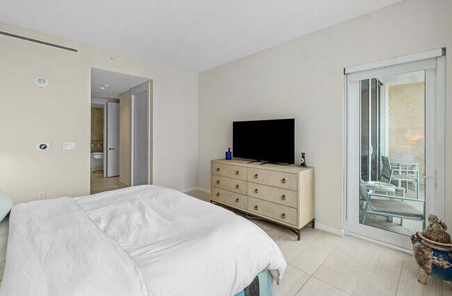 Building Photo - 200 SE Mizner Blvd