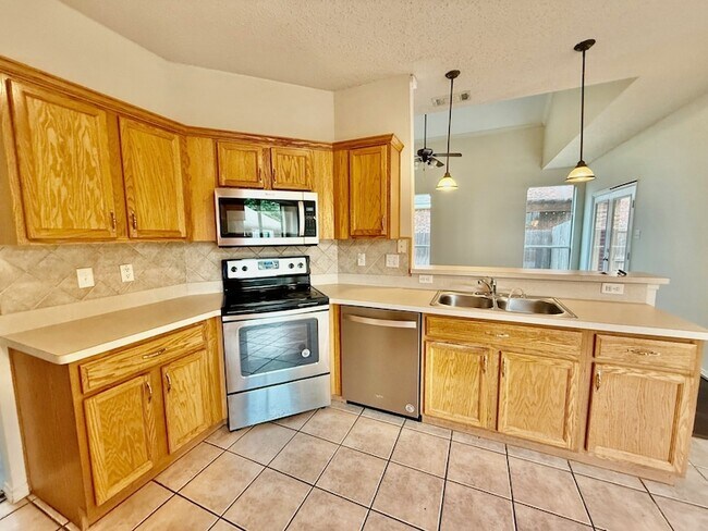 Building Photo - 3900 Braxton Ln