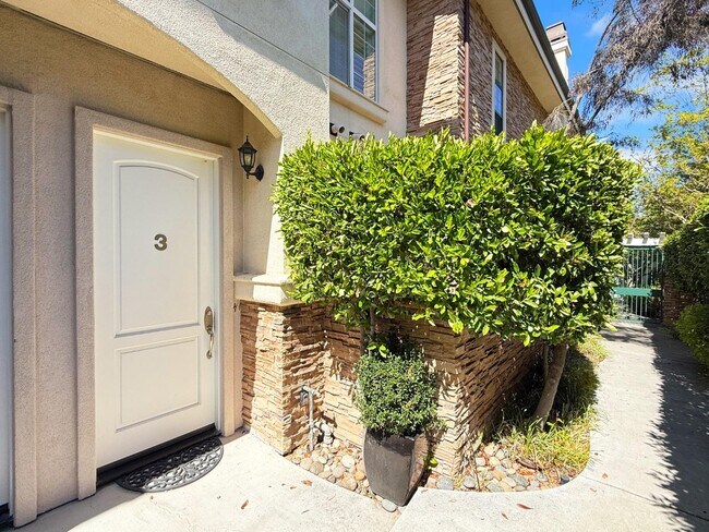 Building Photo - 456 Gabilan St