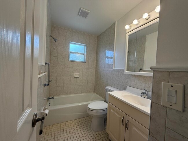 Building Photo - 3642 Rosewood St