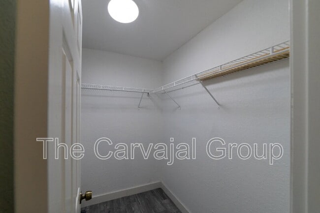 Building Photo - 3987 Versailles Dr