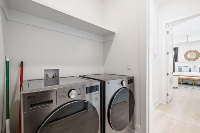 Building Photo - 31 Sarah St