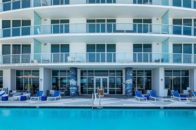 Building Photo - 3951 S Ocean Dr