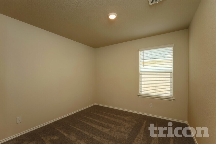 Building Photo - 13215 Winemaker Dr