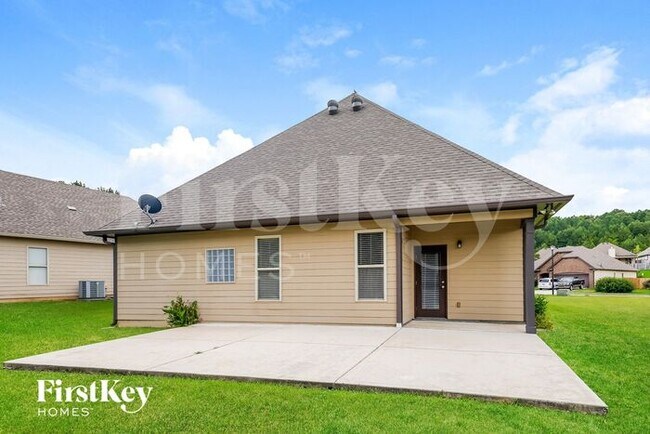 Building Photo - 2072 Shamrock Ln