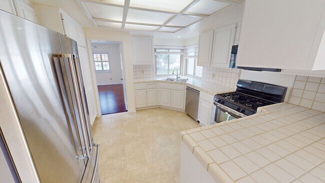 Building Photo - $500 OFF MOVE IN SPECIAL |  3 Bedroom Home