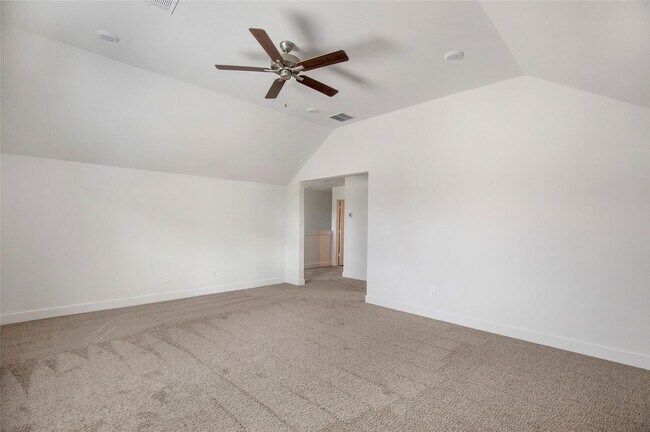 Building Photo - Very functional floor plan, has game room/...