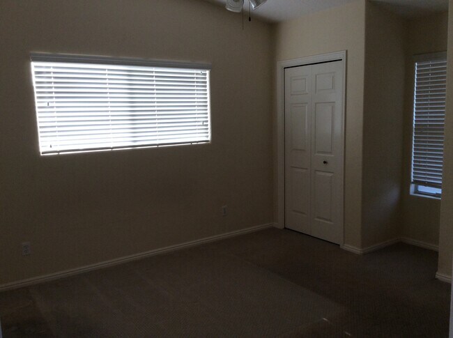 Building Photo - Charming 4 bedroom!