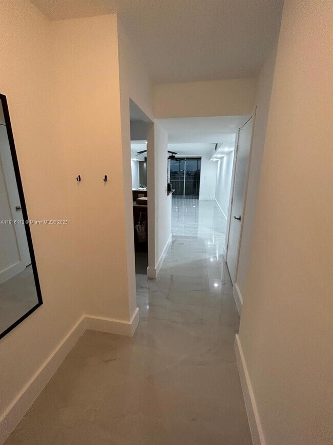 Building Photo - 1750 NE 191st St