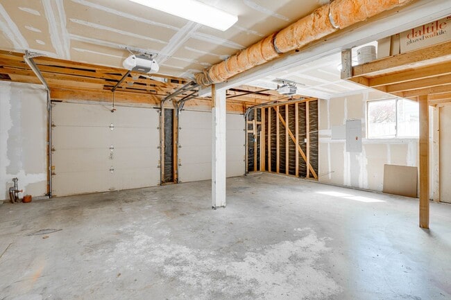 Building Photo - 4 Bedroom 2.5 Baths+ Bonus Home Office/ Woodinville $3850 per Month