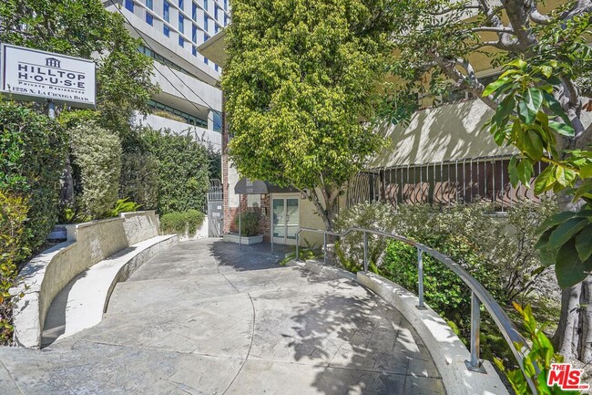 Building Photo - 1228 N La Cienega Blvd