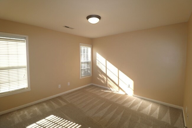 Building Photo - 128 Dover Dr