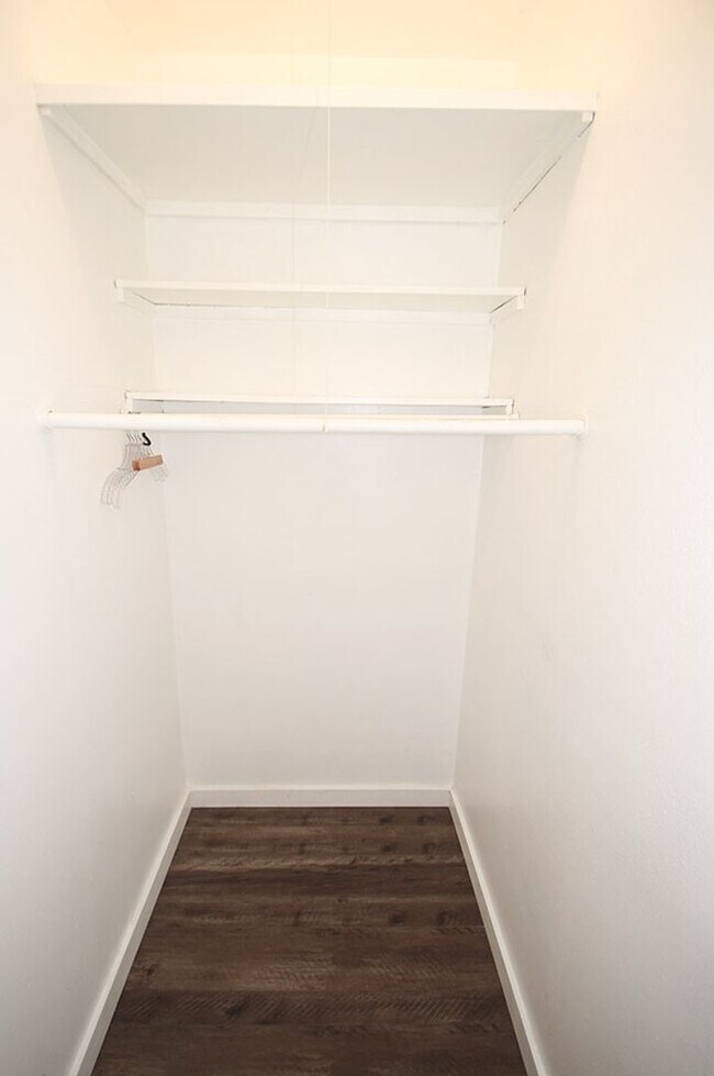 Interior Photo - 1414 S King St