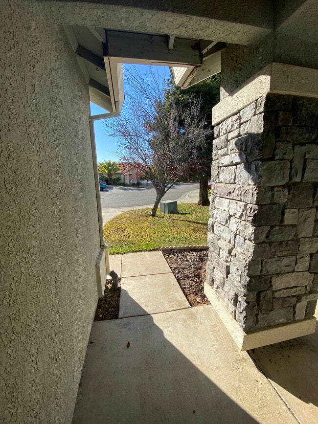 Building Photo - 9225 Sweetdale Ct