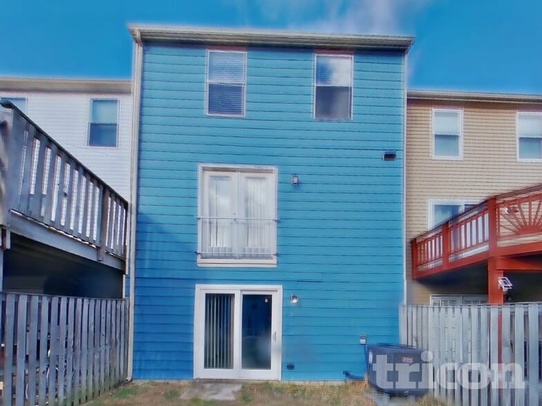 Building Photo - 35 Greenleaf Rd