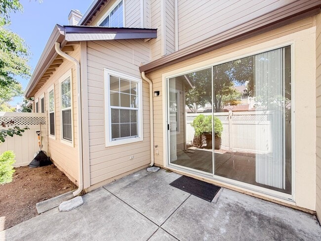 Building Photo - 2527 Baywood Way