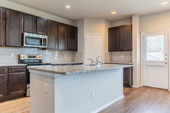 Building Photo - 5930 Ivans Farm