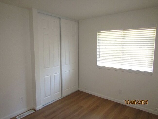 Building Photo - Newly remodeled single story home walking ...