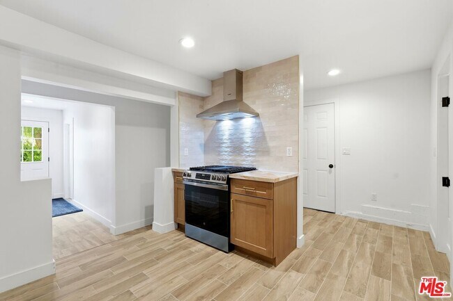 Building Photo - 5452 Harcross Dr