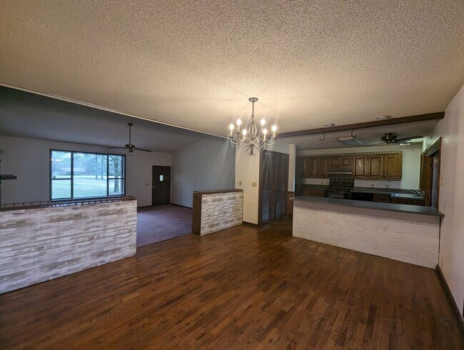 Building Photo - 3 Bedroom 3 Bathroom Home in Batesville