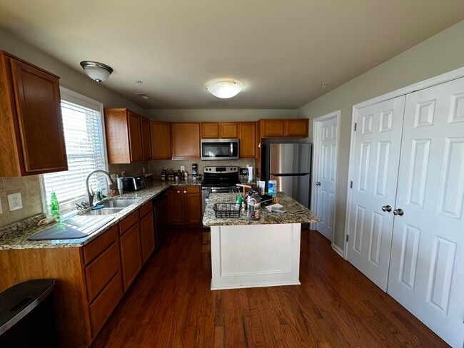 Building Photo - 22330 Douglas Ct