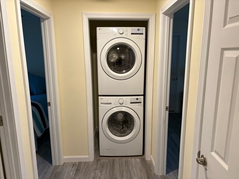 Building Photo - 424 Hancock St