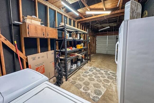 Building Photo - 2630 Mayfair Rd