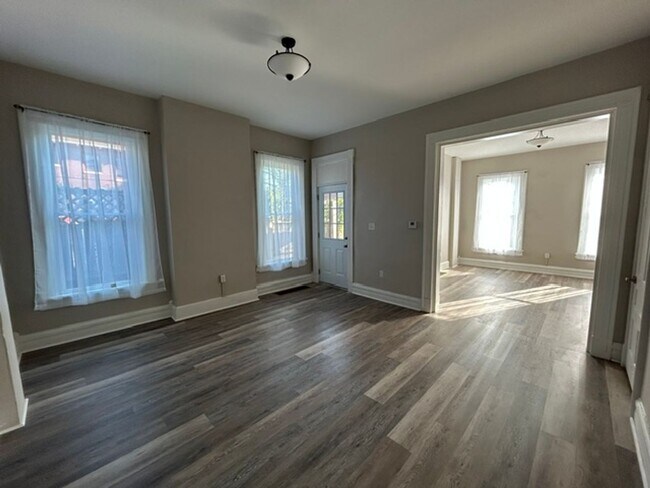 Building Photo - 19-21 S. Van Lear St.