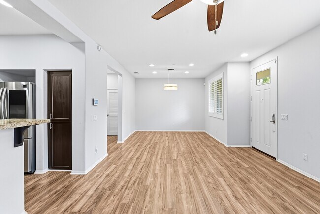 Building Photo - 1460 Mockingbird Ct