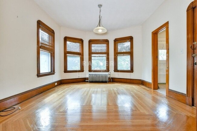 Building Photo - 123 Walnut St
