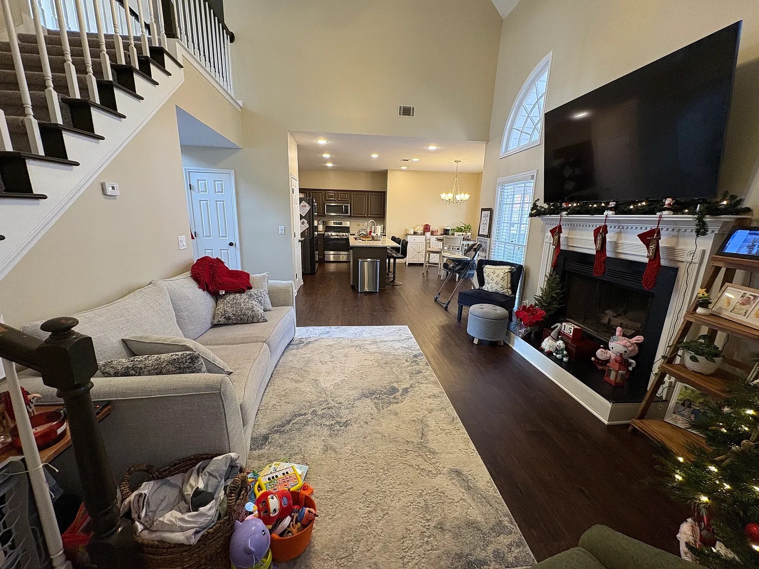 Building Photo - Room in House on Mountain Oaks Pkwy