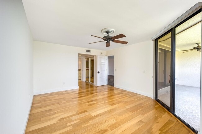 Building Photo - 625 NW North River Dr