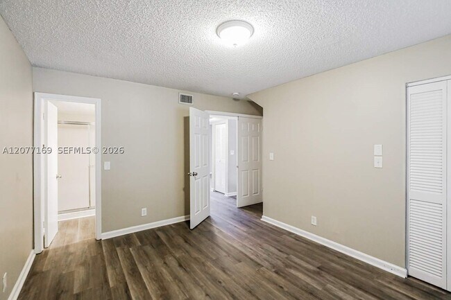 Building Photo - 1220 NW 89th Dr