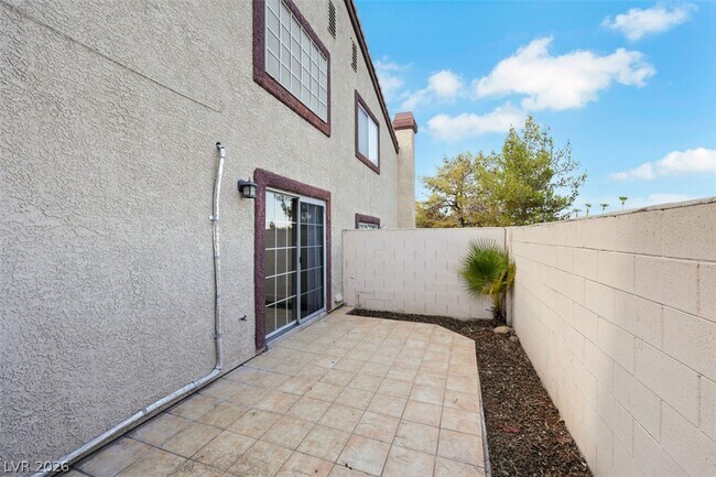Building Photo - 2600 Pebblegold Ave
