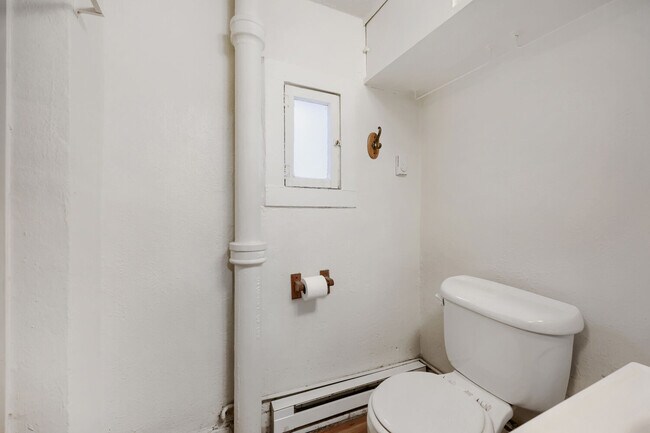 Building Photo - 714 1/2 S Tejon St