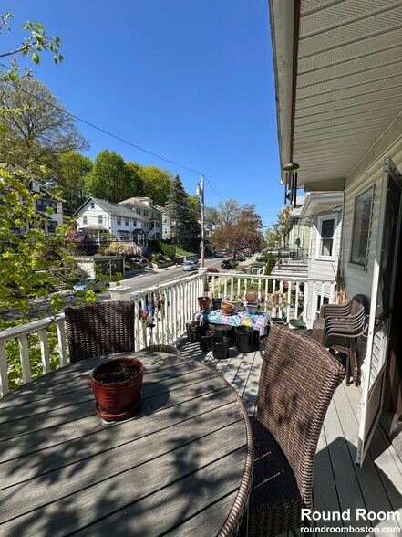 Building Photo - 124 Brooks St