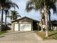 Building Photo - Visalia home for Rent!