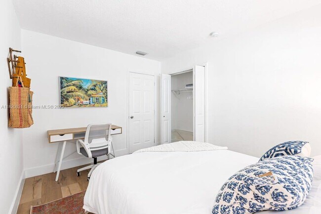 Building Photo - 811 Tequesta St