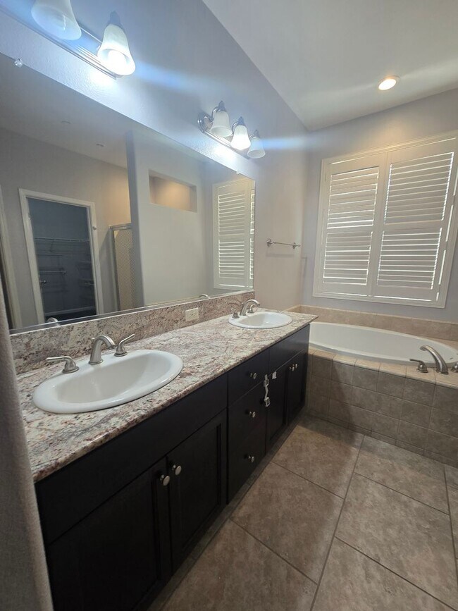 Building Photo - 4 BR 2 BA home available now