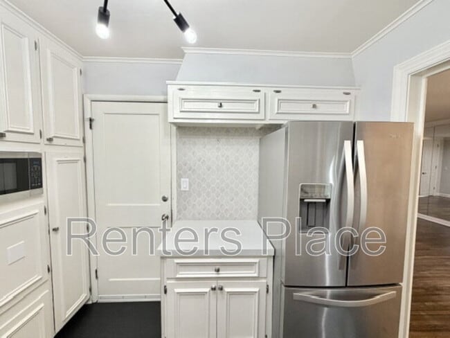 Building Photo - 5325 E 17th St