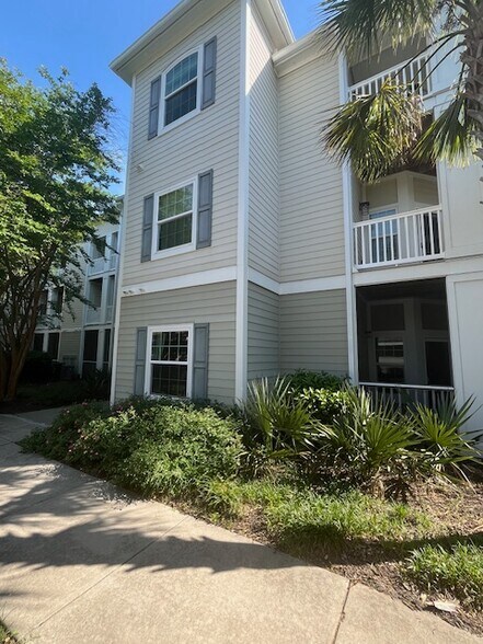 Building Photo - 1300 Park W Blvd