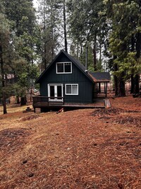 Building Photo - Charming Pioneer Home