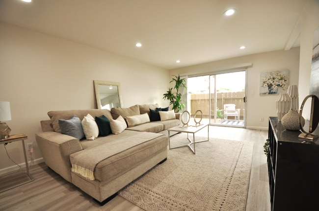 Building Photo - 6620 Linda Vista Rd