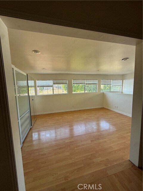 Building Photo - 1317 W Alameda Ave